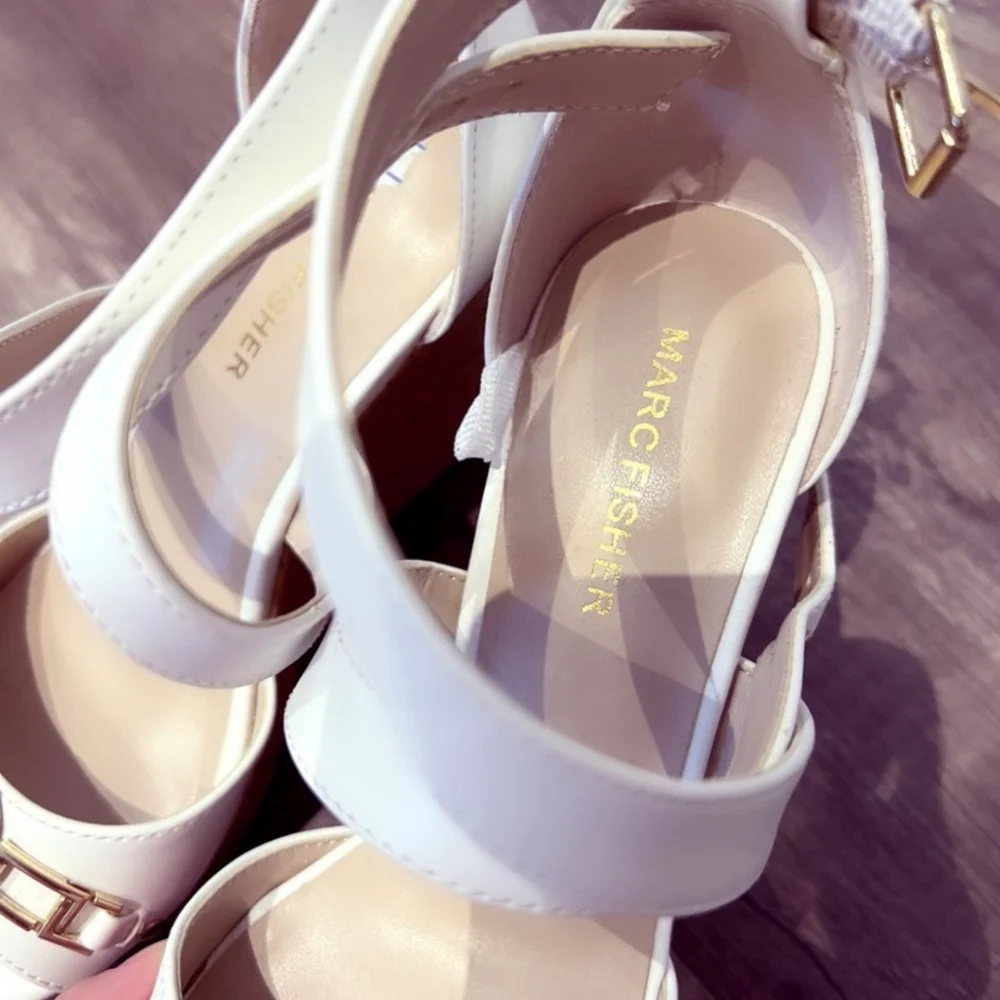 Marc Fisher white sandals size 6.5 - Picture 4 of 4
